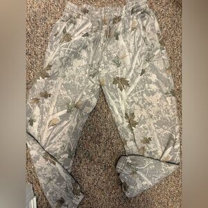 ABERCROMBIE AND FITCH CAMO WOMENS SWEATS! Size L